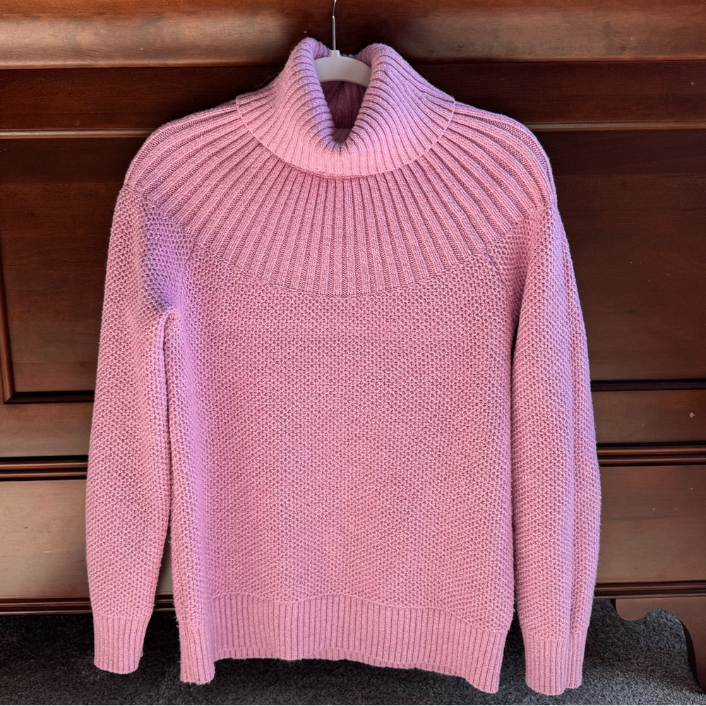 J Crew Factory Pink Women’s Sweater Medium